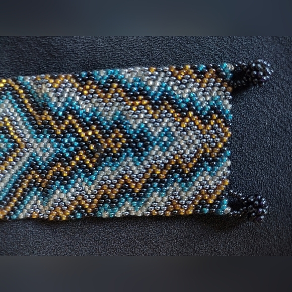 Handmade Beaded Bracelet - Picture 9 of 10